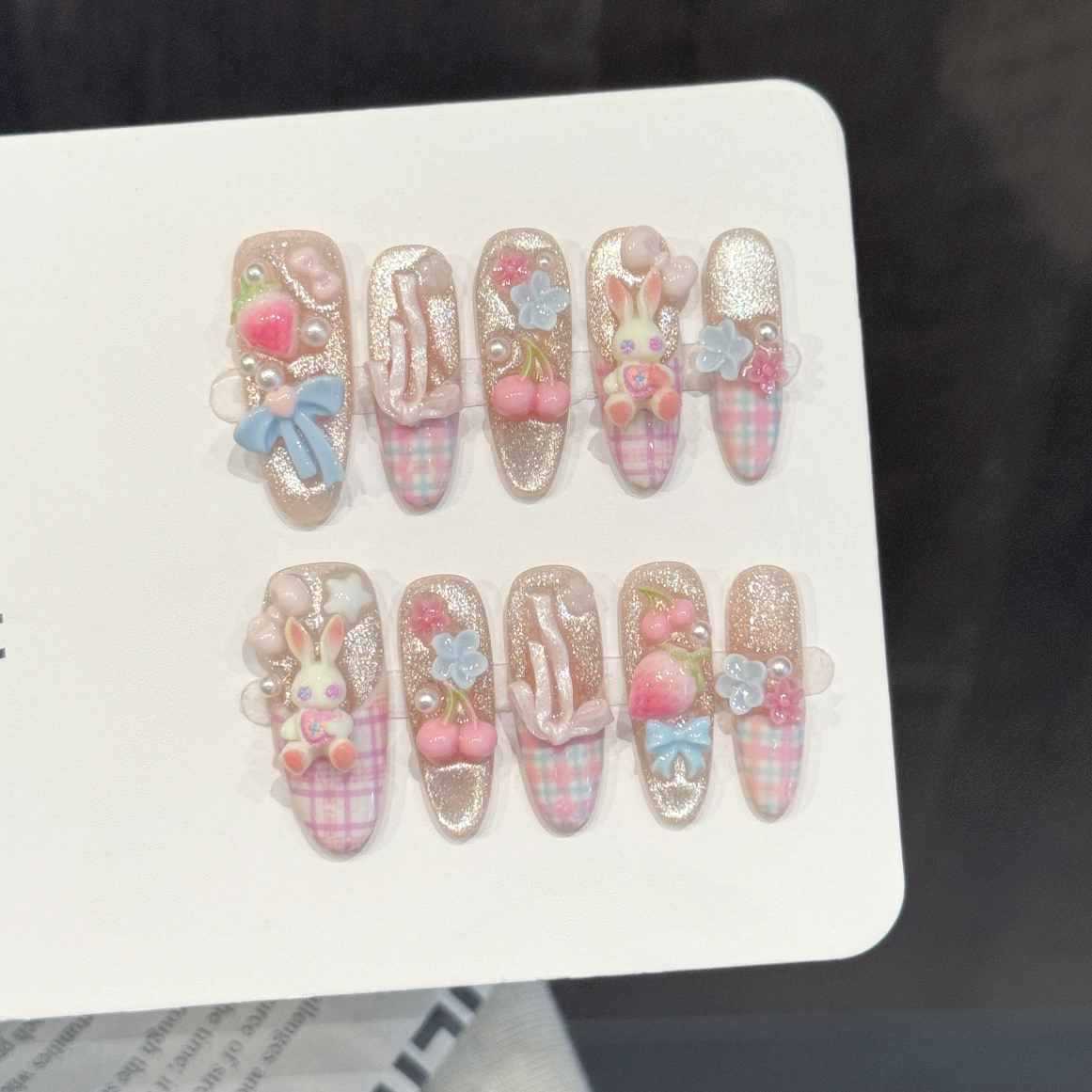Pressed Flower Art - 10 ชิ้น เล็บปลอมทรงวงรีทำมือ ลายดอกไม้สีฟ้าอ่อน หมีน้อย และลูกกวาดสีขาวมันวาว