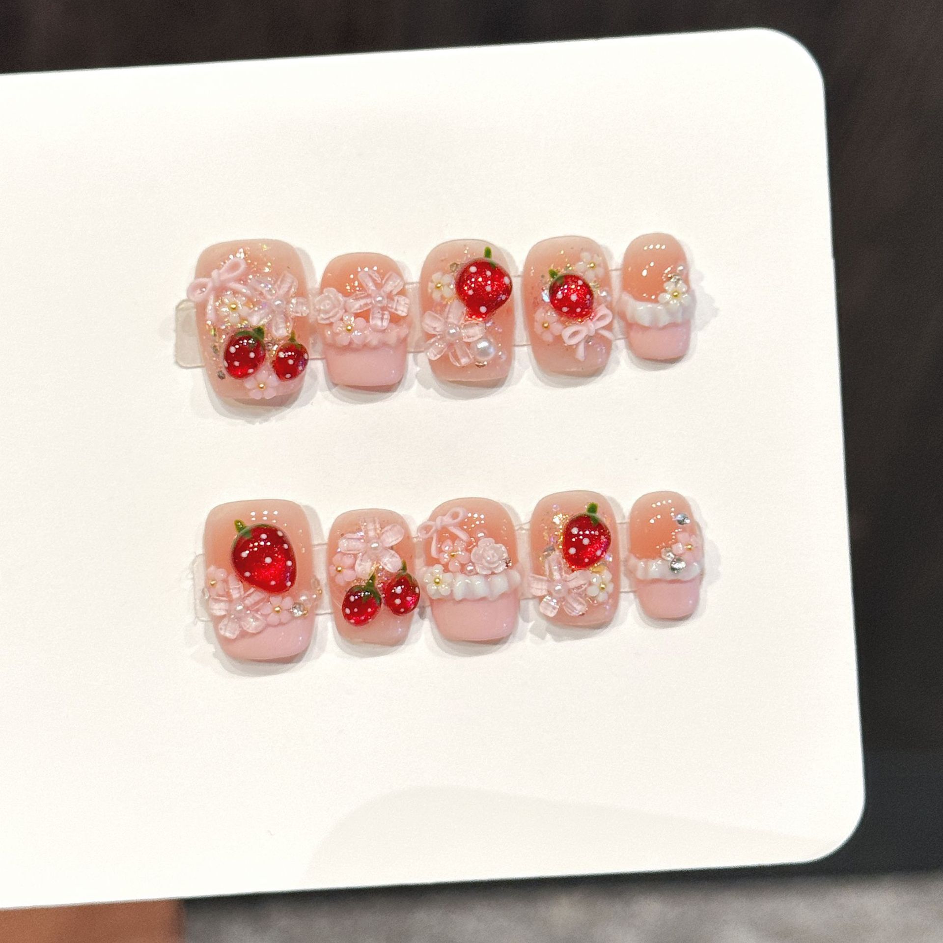 Pressed Flower Art - เล็บปลอมแบบกดติด 10 ชิ้น ลายสตรอว์เบอร์รี่สีแดงน่ารัก ประดับโบว์สีชมพู ดอกไม้